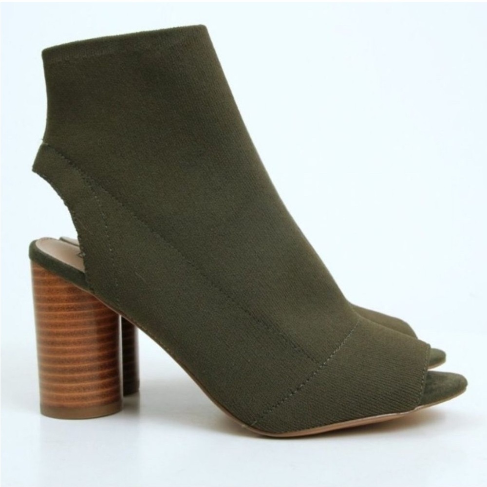 GUC Steve Madden Shoes(size 9)